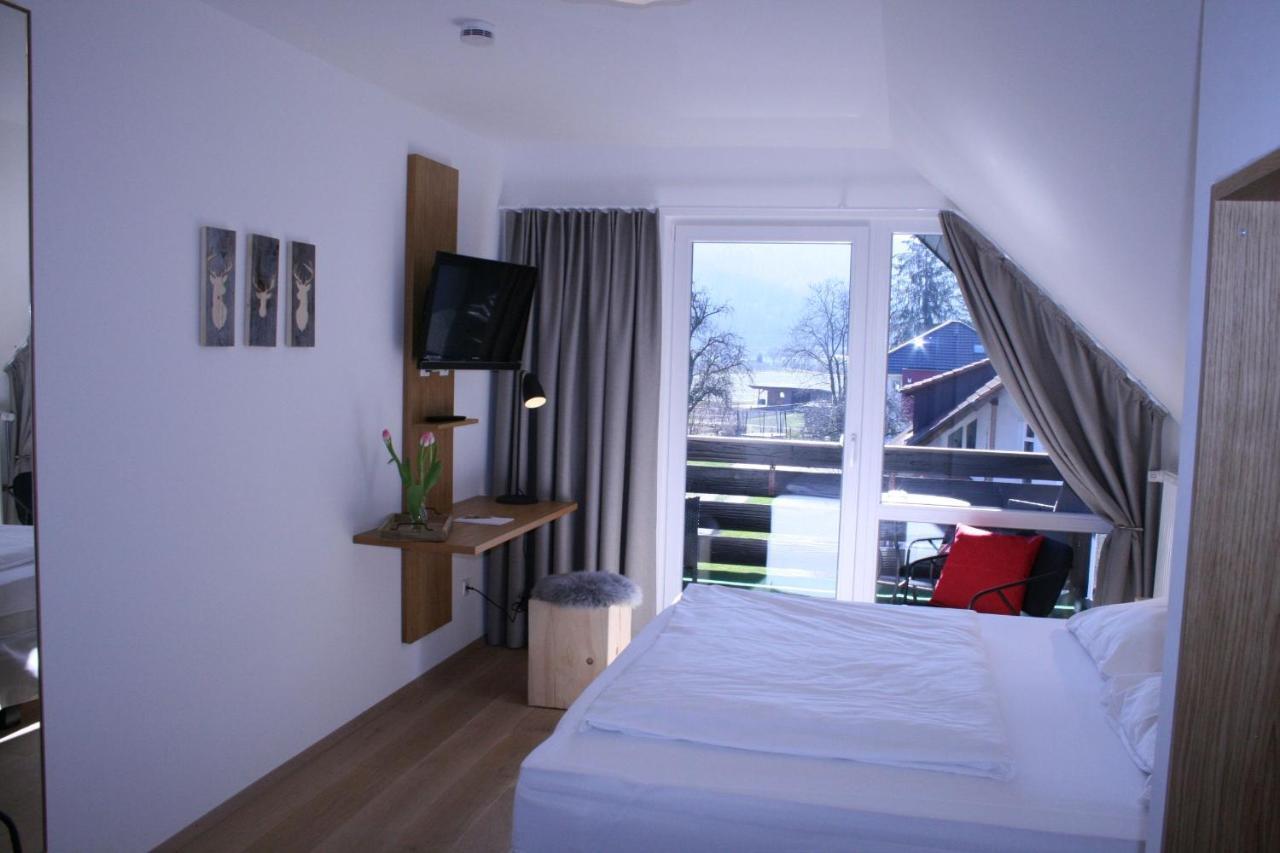 Gasthaus Hirschenstube & Gaestehaus Gehri Waldkirch Habitación foto